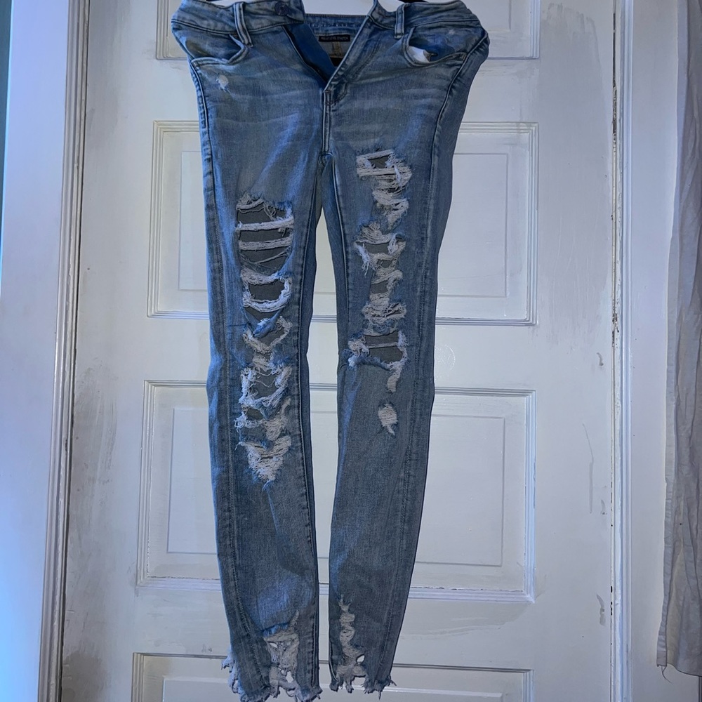 Extra distress jeans in a light wash